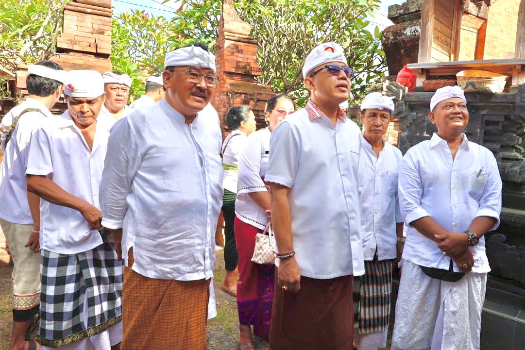 Walikota Jaya Negara Hadiri Pedudusan Alit Pemelaspasan Pura Ibu Dalem Pinatih Walikota Jaya Negara Hadiri Pedudusan Alit Pemelaspasan Pura Ibu Dalem Pinatih