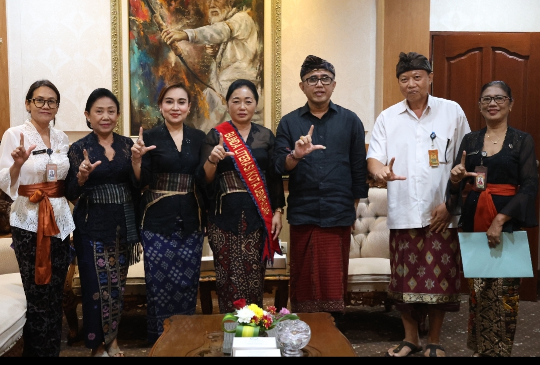 Walikota Jaya Negara Resmi Kukuhkan Bunda Literasi Kota Denpasar Periode 2025-2030