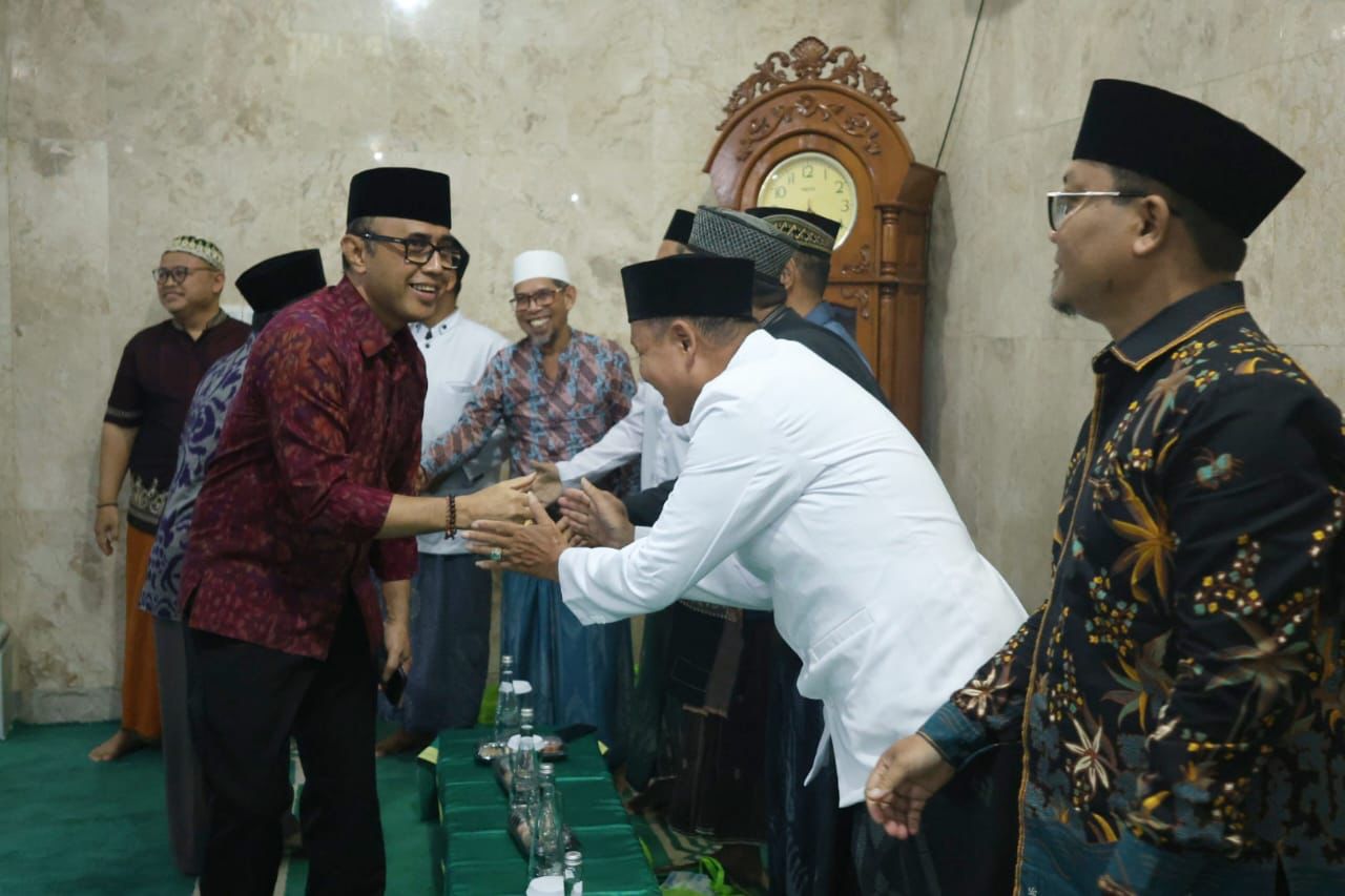 Wali Kota Jaya Negara Hadiri Buka Puasa Bersama di Masjid Al-Ikhlas Denbar