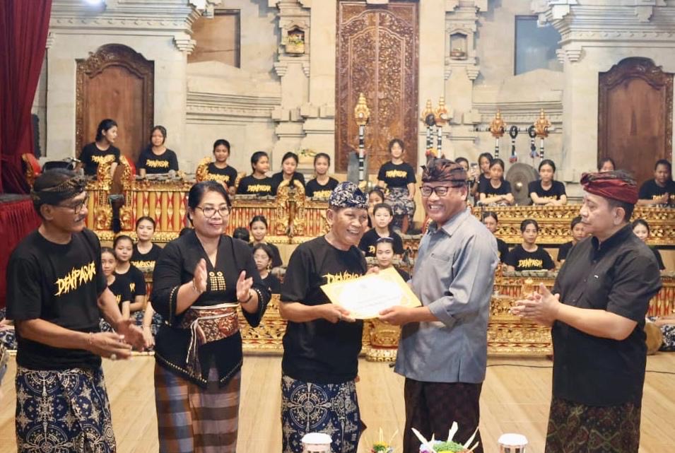 Jelang PKB, Pemkot Denpasar Gelar Pembinaan Gong Kebyar Wanita Semara Budaya Br. Badak Sari 