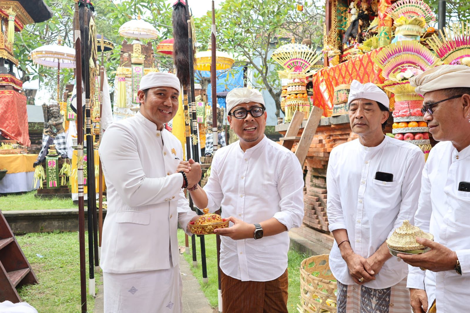 Wawali Arya Wibawa Hadiri Pemelaspasan Dan Pujawali Pura Batur Sakti Dalem Majapahit.