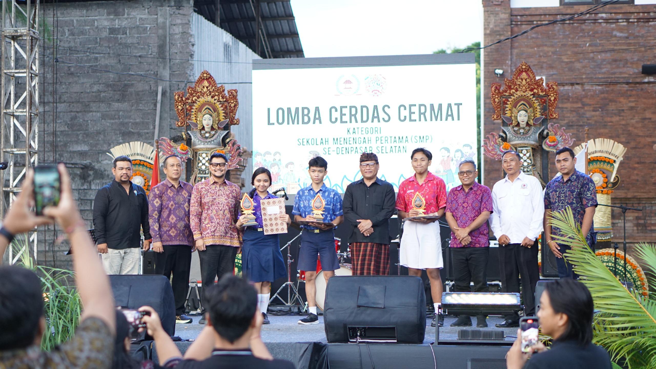 Buka Bulan Bakti Gotong Royong LPM Densel Sekda Alit Wiradana Apresiasi Sinergitas Pemberdayaan dan Pembangunan Desa