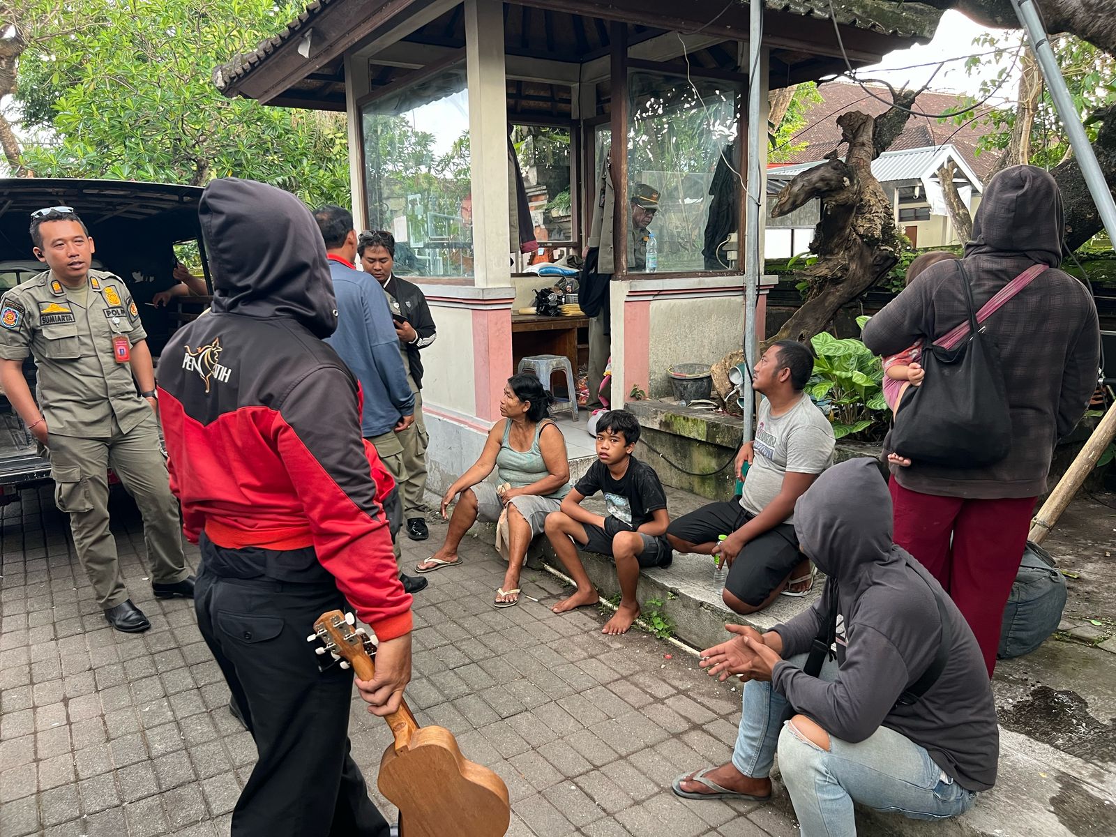 Ganggu Ketertiban Umum, Pengamen Hingga Badut Ditertibkan Sat Pol PP Denpasar.