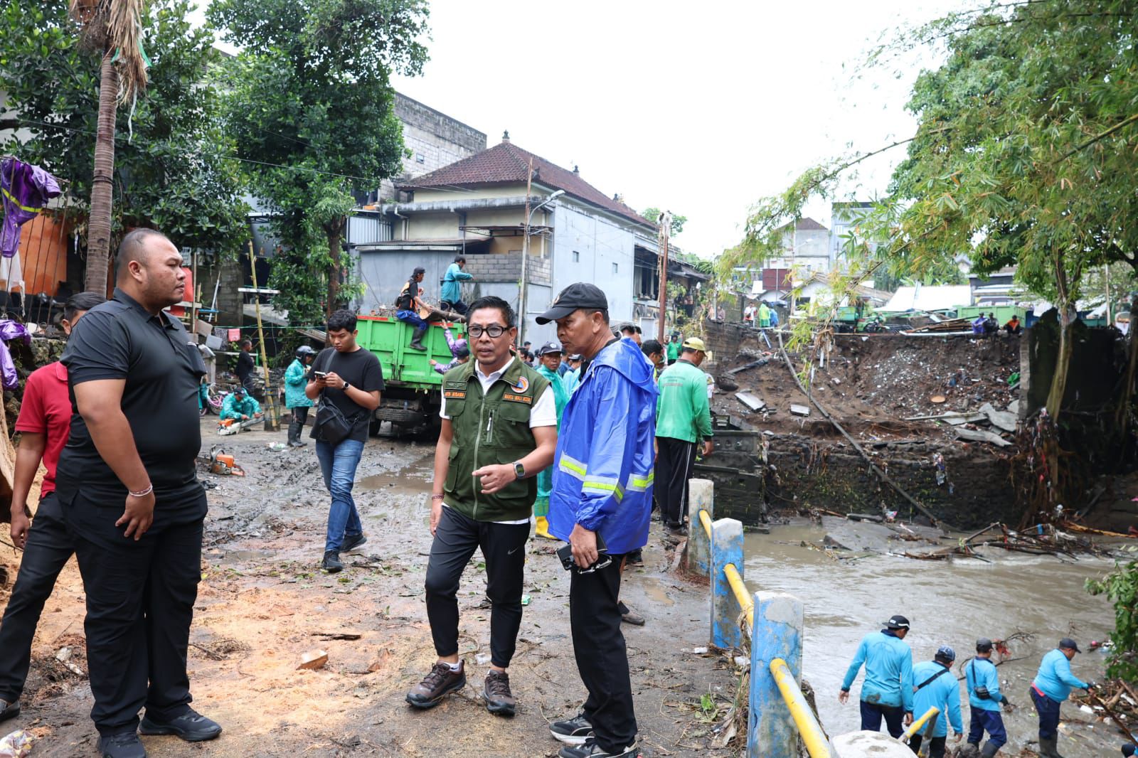 Wawali Arya Wibawa Ajak Warga Bergandeng Tangan Pulihkan Lingkungan Pasca Banjir