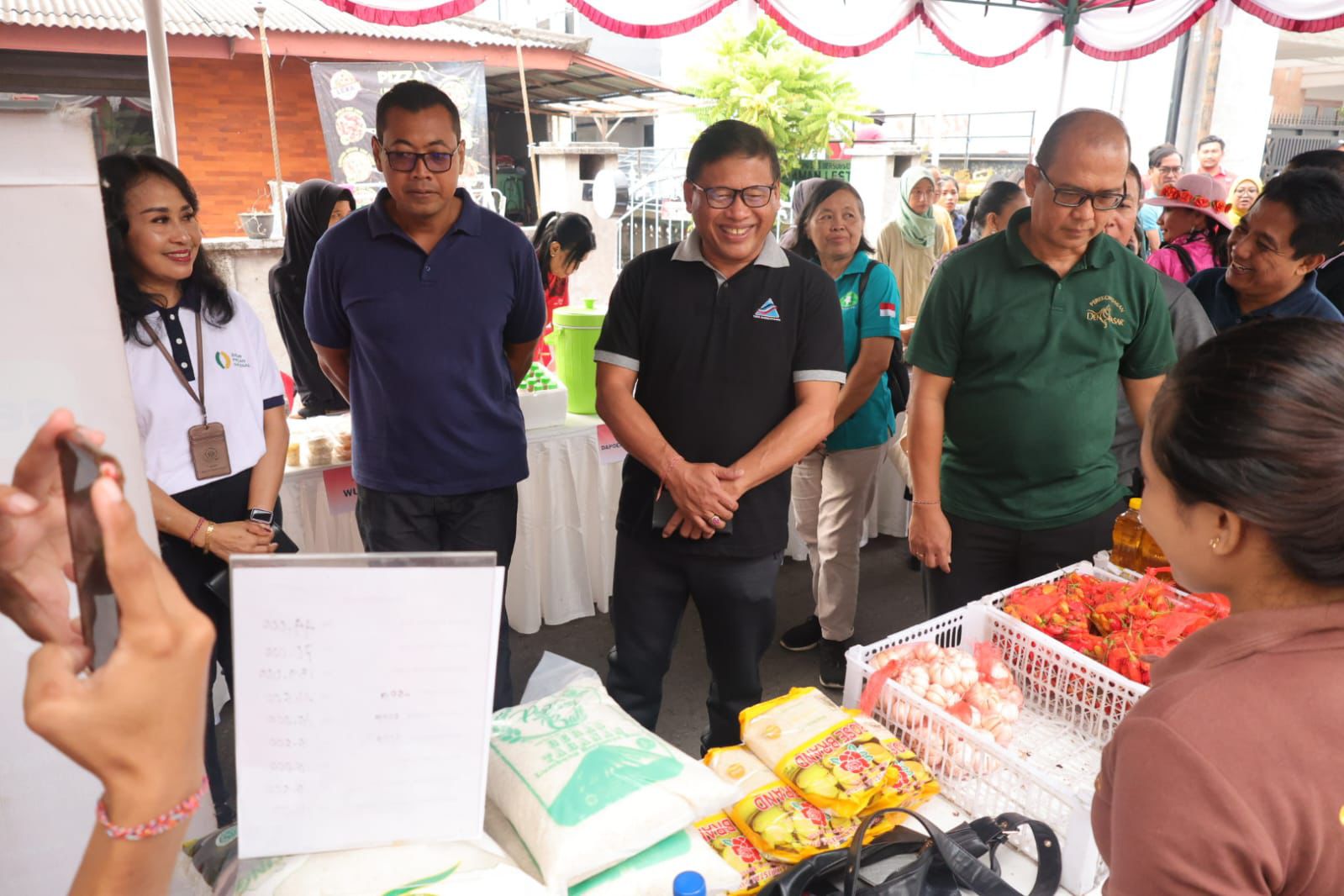 Permudah Akses Masyarakat Penuhi Kebutuhan  Pokok.  Pemkot Denpasar Kembali Gelar Bazzar Pangan, Sasar Desa Tegal Harum