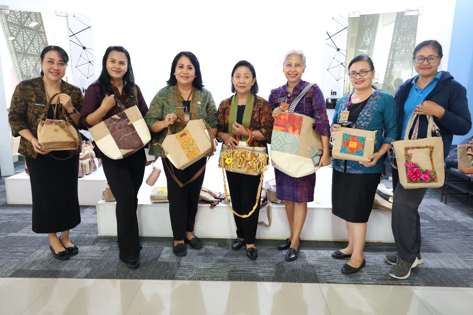 Dari Penutupan Pelatihan Pembuatan Tas 