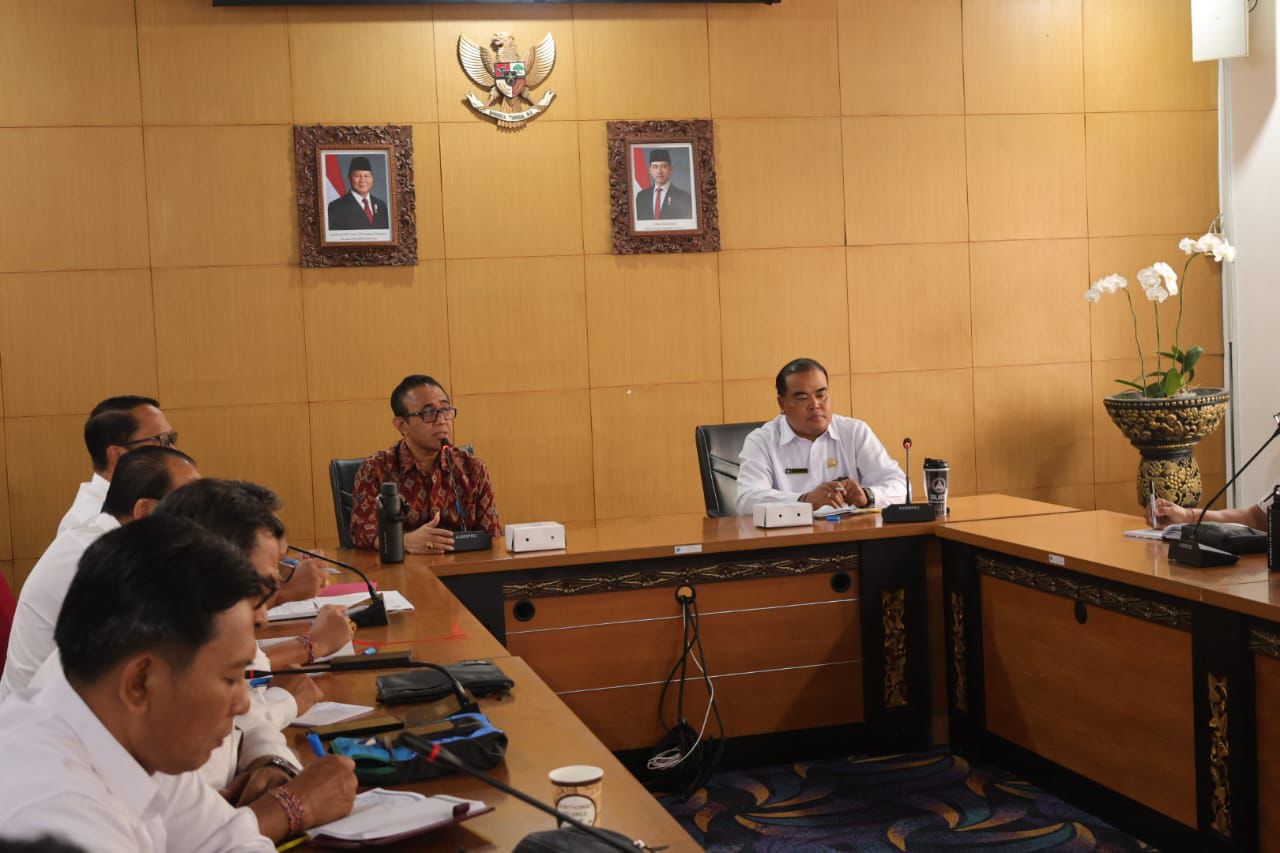 Wali Kota Jaya Negara Bersama Forum Perbekel Lurah Gelar Rapat Koordinasi  Mantapkan Pembahasan Pembangunan TPS3R dan Koperasi Desa Kelurahan Merah Putih di Kota Denpasar