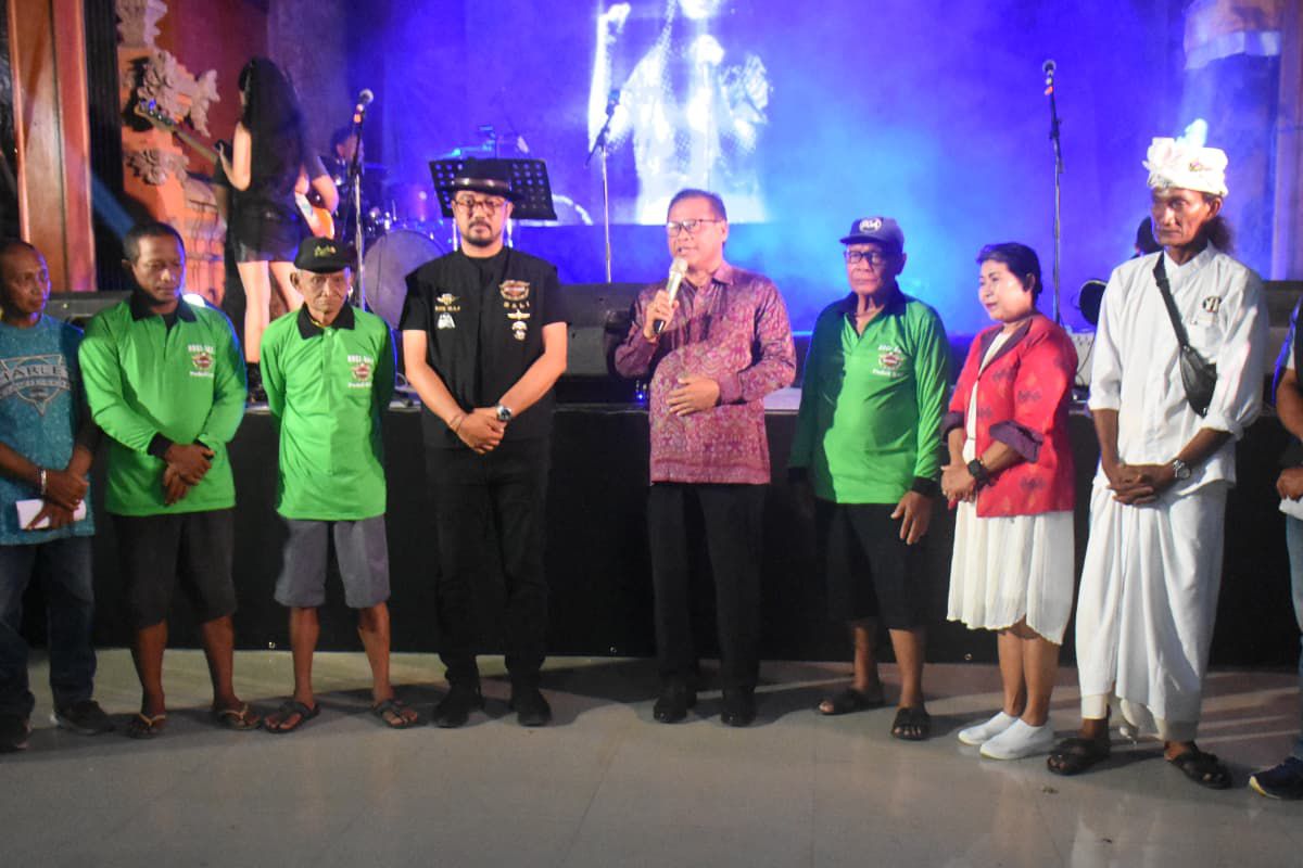 Sekda Alit Wiradana Apresiasi Pentas Seni Budaya dan Pentas Musik Merdeka Desa Dauh Puri Kangin