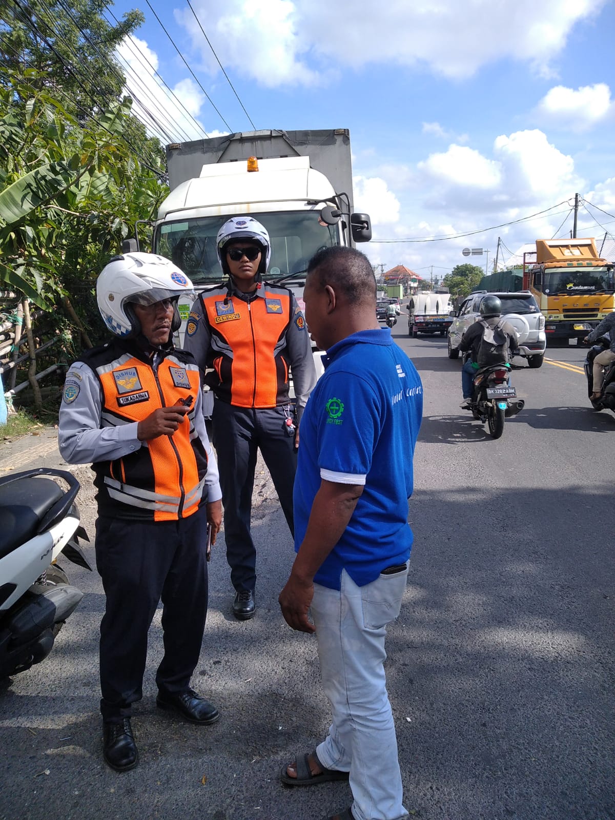 Dishub Denpasar Tertibkan Truk Parkir Sembarangan di Kawasan Jalan Cargoo