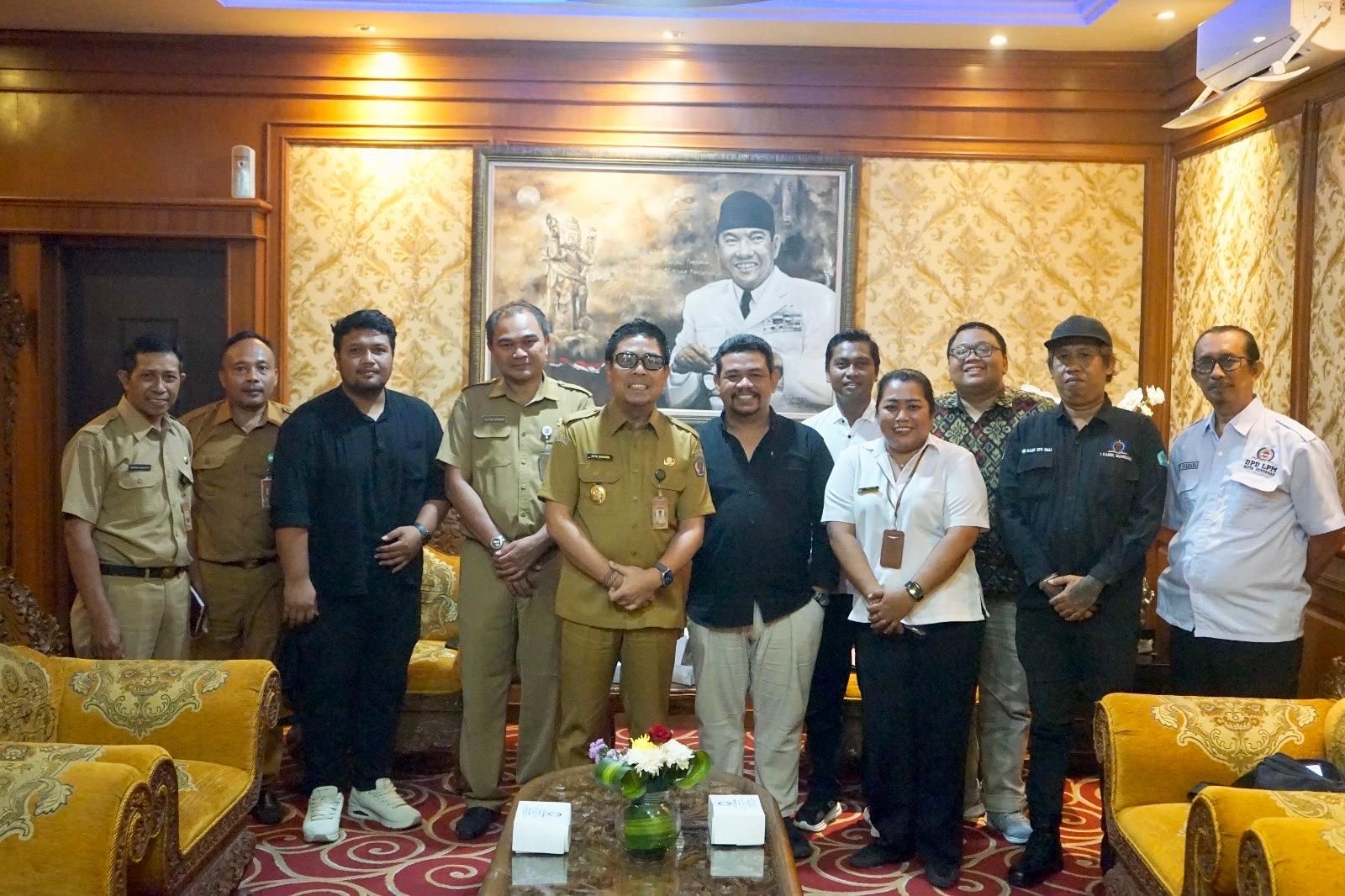 Fokus Pelestarian Lingkungan, Wawali Arya Wibawa Apresiasi Bulan Bakti Gotong Royong LPM Kota Denpasar.