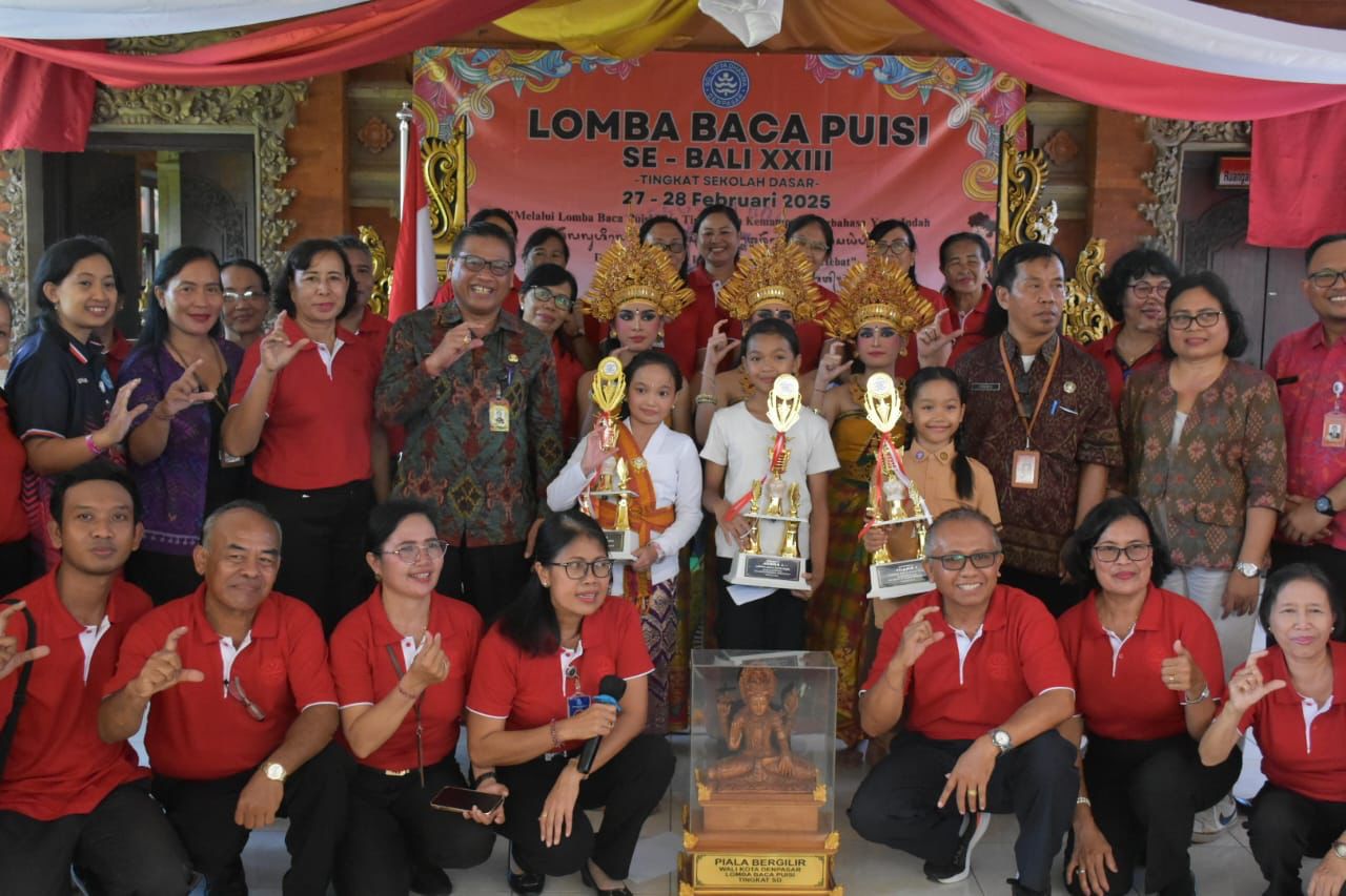 Sekda Alit Wiradana Apresiasi Lomba Baca Puisi SD se-Bali, Jadi Wahana Kreatifitas Tingkatkan Kecintaan Sastra, Jaring Bibit Penyair Muda