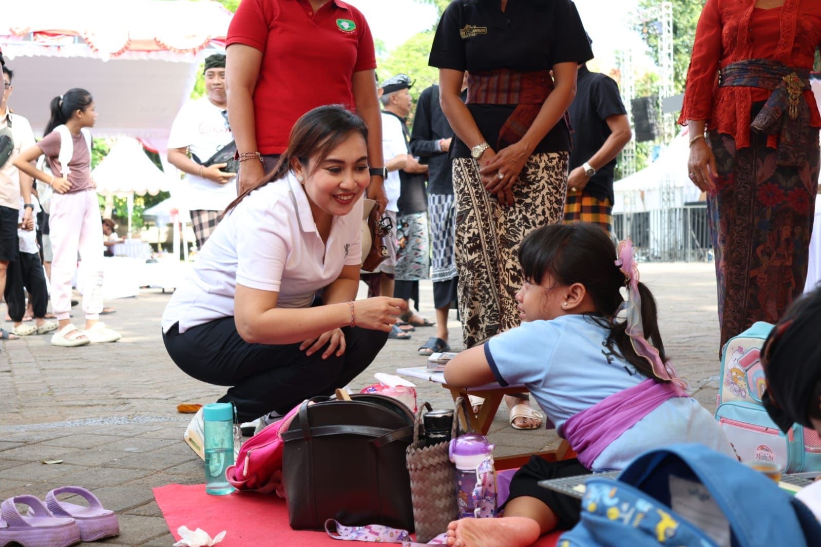 Ny. Ayu Kristi Arya Wibawa Membuka Festival Anak Desa Dangin Puri Kangin, Berikan Ruang Bentuk Karakter Anak