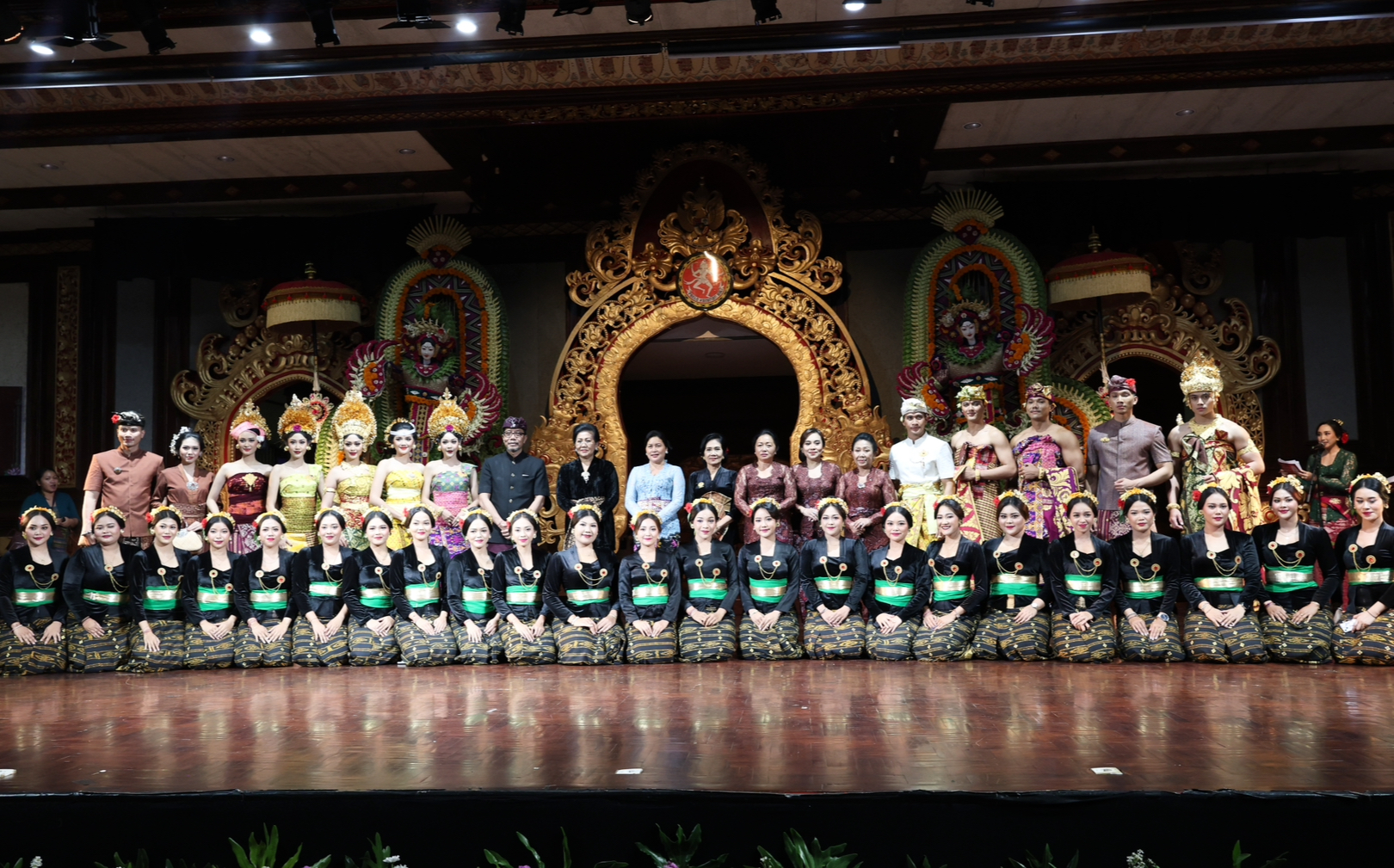 Dari Utsawa (Parade) Busana Adat Khas Daerah di PKB XLVII Duta Kota Denpasar Tampilkan 6 Busana Dari Busana Upakara Ngusabha Desa, Upakara Manusa Yadnya Hingga Prajuru Adat