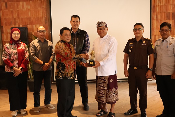 Sekda Alit Wiradana Terima Kunjungan Pemerintah Kota Makassar