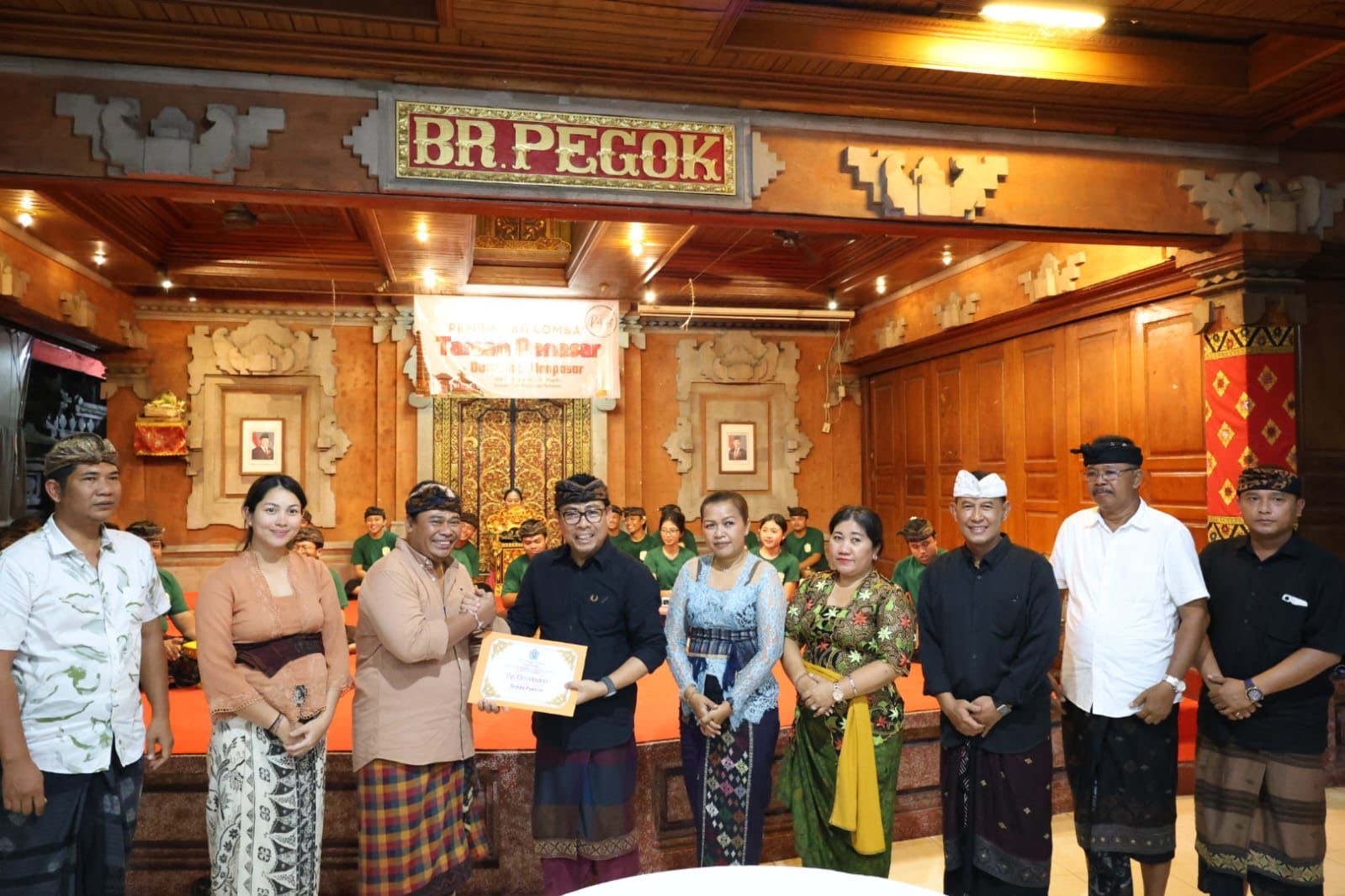 Pastikan Kesiapan Duta Kota Denpasar Pada Ajang PKB XLVII Tahun 2025, Wawali Arya Wibawa Hadiri Pembinaan Sekehe Taman Penasar PNB Art Community Br. Pegok.