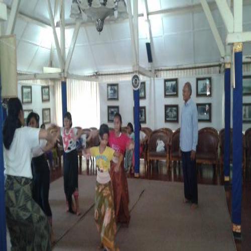 Puri Agung Denpasar, Train Balinese Girl to Learn Legong Dance