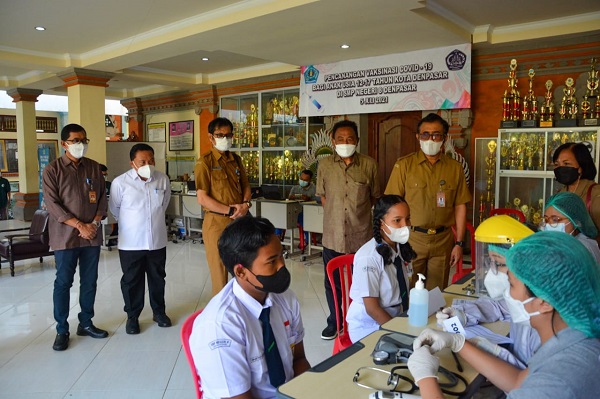 Vaksinasi Covid-19 Untuk Usia 12 - 17 Tahun di Kota Denpasar Resmi Dimulai