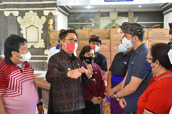 Wawali Arya Wibawa Apresiasi MoU Banjar Berseri dan Bantuan Sembako Group Astra Bali di Banjar Tegeh Sari