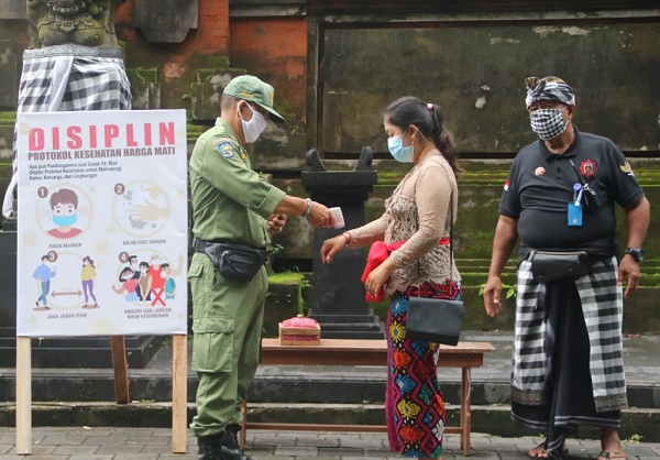 Persembahyangan Pagerwesi di Pura Jagatnatha Denpasar Terapkan Disiplin Prokes