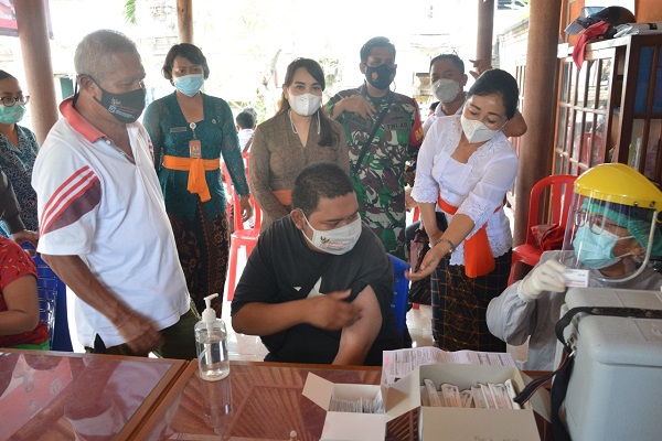 Ketua TP PKK Sagung Antari Jaya Negara Kembali Tinjau Vaksinasi Covid-19 Bagi Disabilitas