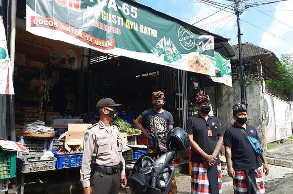 Hari Pertama PPKM Skala Mikro, Desa Dauh Puri Kelod Lakukan Sosialisasikan  6 M