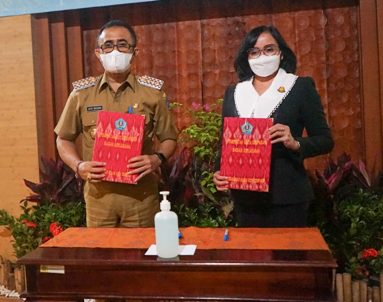 Pemkot Denpasar - Kejari Resmi Kerjasama Bidang Perdata dan TUN, Walikota Jaya Negara Tandatangani Komitmen Bersama WBBM
