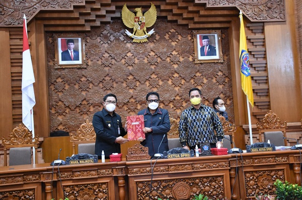 Rapat Paripurna Ke 29, Masa Persidangan III Fraksi DPRD Denpasar Setujui Lima Ranperda