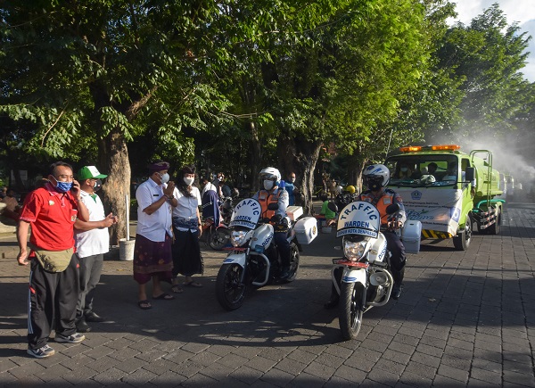 Pemkot Gandeng Komunitas Semprotkan Eco Enzyme Selama 5 Hari Berturut Turut.