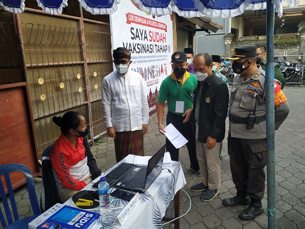 Jaya Negara Tinjau Vaksinasi di LDII Bali 