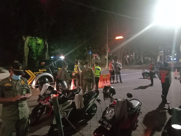 Tim Yustisi Kota Denpasar Laksanakan Pendisiplinan PPKM Level IV 