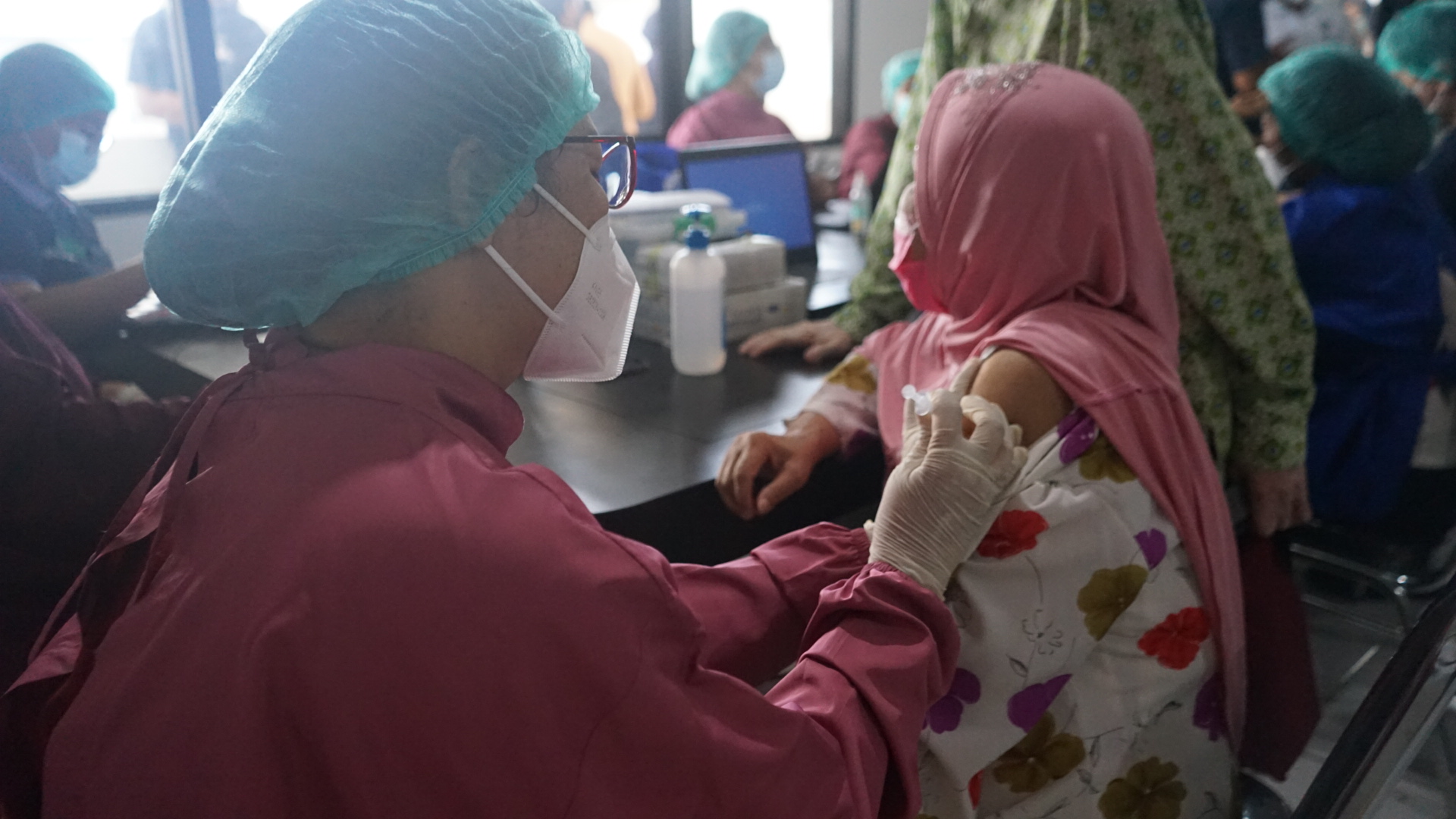 Vaksinasi Covid-19 di Kota Denpasar, Tenaga Medis Tembus 18.968 Orang, Pelayan Publik 128.563 Orang dan Lansia 27.112 Orang