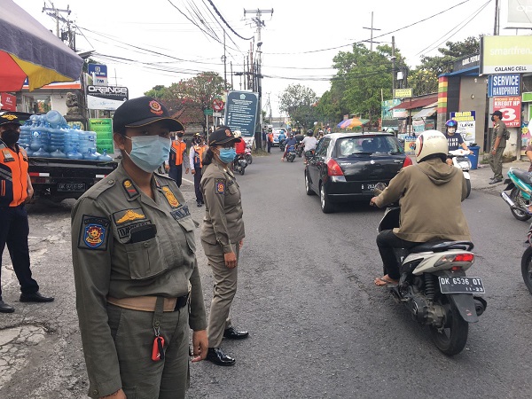 Tim Yustisi Denpasar Kembali Jaring 32 Pelanggar Prokes Dan Pembagian Masker Gratis