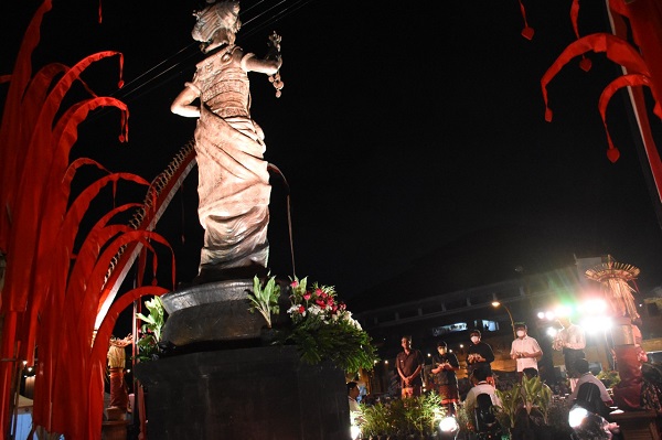 Rangkaian Denfest ke-14 di Pelataran Pasar Badung Wali Kota dan Wakil Wali Kota Resmikan Karya Patung Seniman Muda Denpasar