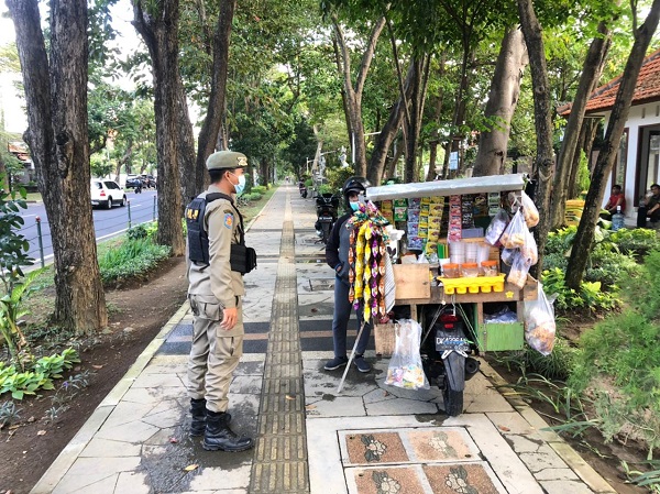 Sat Pol PP Kota Denpasar Gencarkan Operasi Yustisi Penegakan Prokes, Sebanyak 6 Orang Dibina 