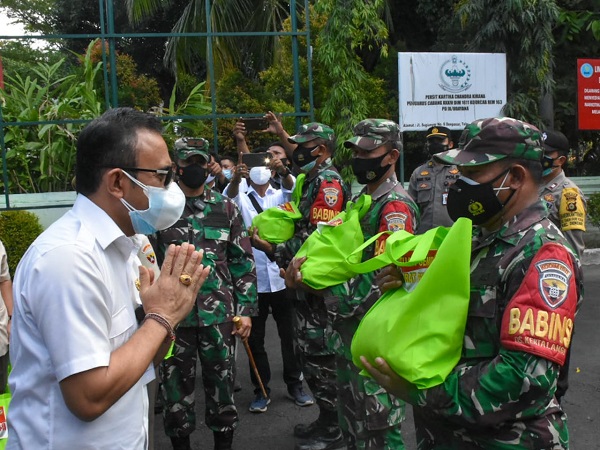 Walikota Jaya Negara Apresiasi Bantuan Sembako TNI/Polri Bagi Masyarakat Yang Tercecer 