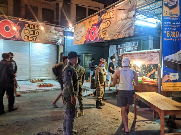 Siang Malam Tim Yustisi Kota Denpasar Rutin Laksanakan Pendisiplinan PPKM Level IV