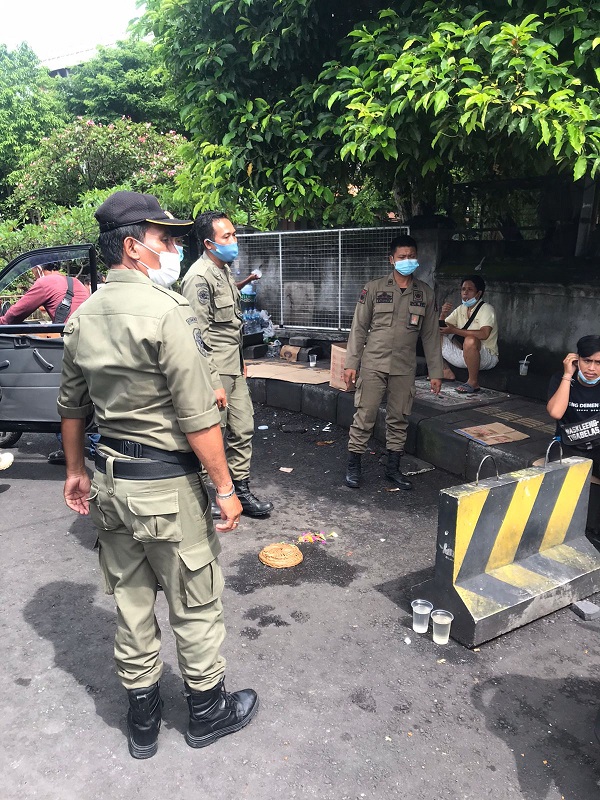 Salah Gunakan Masker Tim Yustisi Denpasar Bina 6 Orang Pelanggar Prokes.