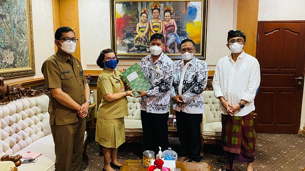 Bantu Masyarakat Hadapi Pandemi COVID-19