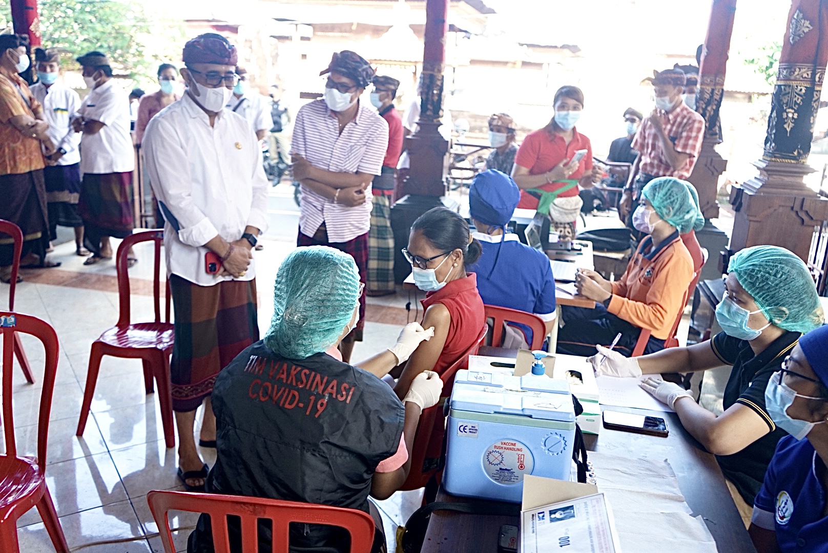 Maksimalkan Vaksin Pada Lansia, Walikota Jaya Negara dan Ketua DPRD Ngurah Gede Tinjau Vaksinasi di Desa Kesiman Petilan