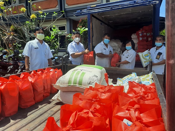 Gandeng Desa/Kelurahan, Pemkot Denpasar Telah Salurkan 7.376 Paket Sembako Bagi Masyarakat Yang Masih Jalani Isoman