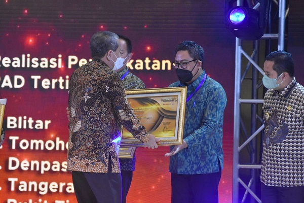 Kota Denpasar Raih Penghargaan Keuangan Daerah Kategori Realisasi Peningkatan PAD Tertinggi.