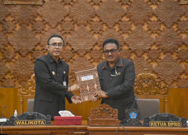 Rapat Paripurna DPRD Denpasar Jaya Negara Sampaikan Ranperda Pertanggungjawaban Pelaksanaan APBD Tahun 2021 