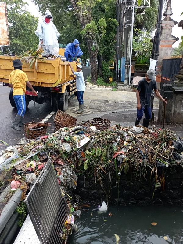 Pasca Hujan, PUPR Denpasar Gerak Cepat Atensi Sumbatan Air di Beberapa Titik