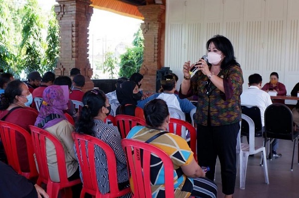 Kurangi Penggunaan Kantong Plastik, Disperindag Denpasar Sosialisasi Ke Pasar Pasar Rakyat.