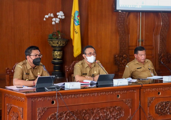 Walikota Jaya Negara Pimpin Rapat Evaluasi Pemkot Denpasar