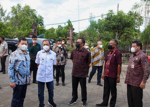 Jaya Negara Terima Kunjungan Menteri PPN Suharso Manoarfa di TPS3R Sekar Tanjung 