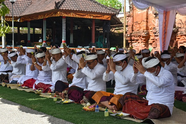 Peringati Hari Tumpek Landep, Pemkot Denpasar Gelar Upacara Jana Kerthi di Pura Agung Petilan Pangerebongan Kesiman