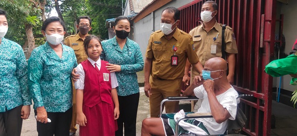 Peringati Hari Kartini Ny. Sagung Antari Jaya Negara Serahkan Bantuan PMT dan Semako Kepada 99 Orang Balita, Ibu Hamil, Lansia dan Penyandang Disabilitas