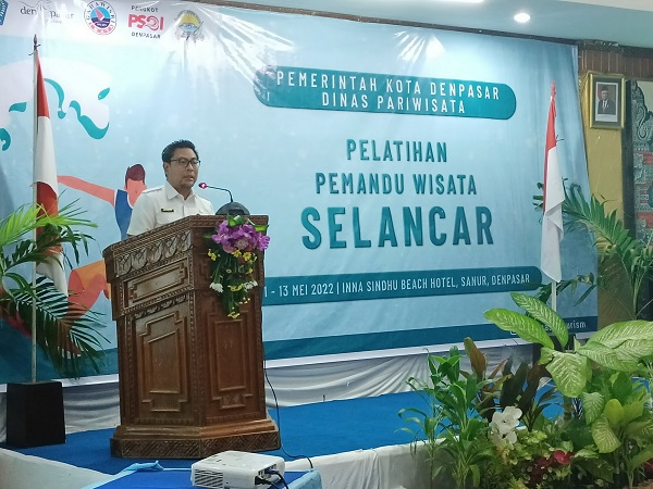 Tingkatkan Kompetensi Wakil Walikota Arya Wibawa Buka Pelatihan Pemandu Wisata Selancar.