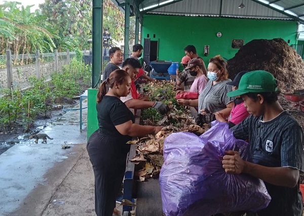 Percepat Pengolahan, DLHK Dalam Proses Pilah Sampah di TPS3R
